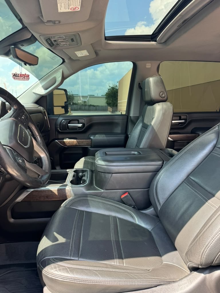 Photo 9 of this GMC SIERRA 2500HD