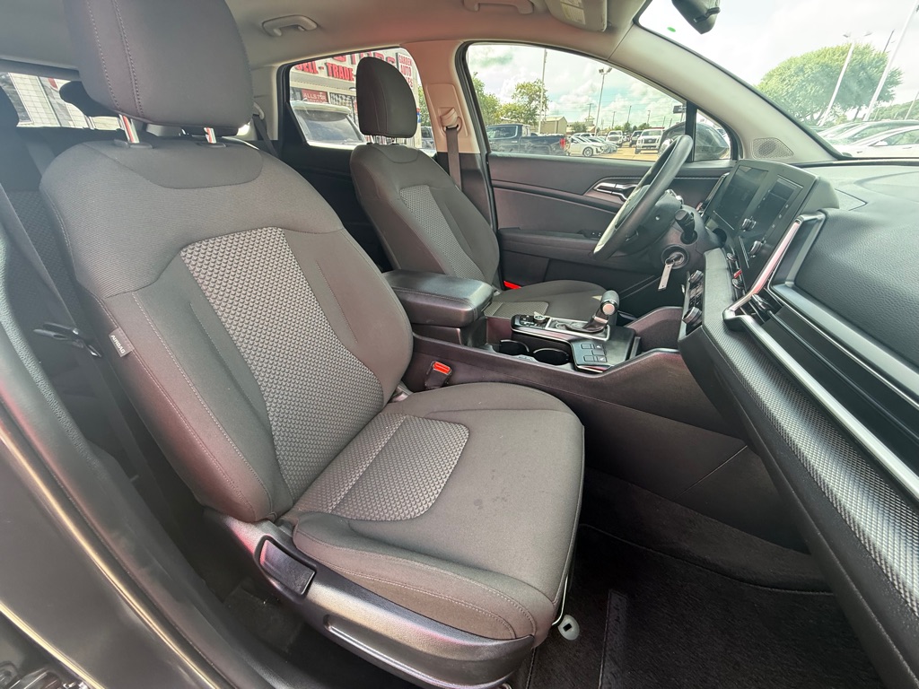 Photo 18 of this KIA SPORTAGE