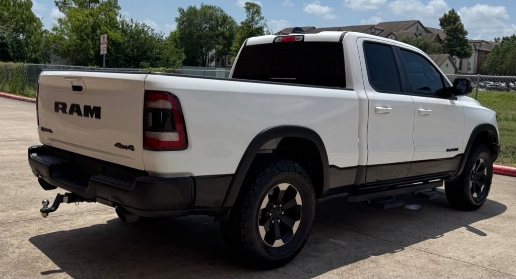 Photo 3 of this RAM 1500
