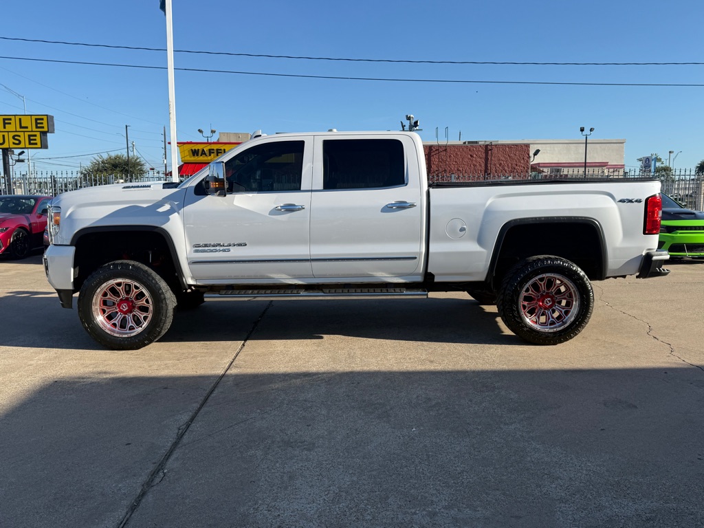 Photo 4 of this GMC SIERRA 2500HD