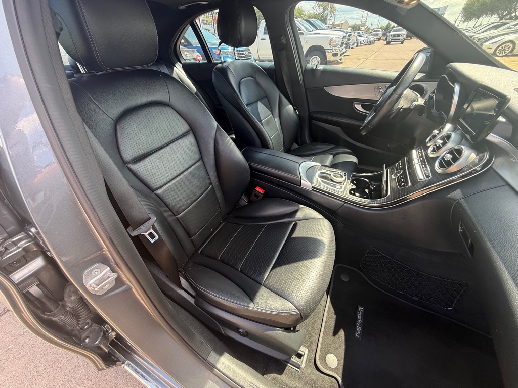 Photo 20 of this MERCEDES-BENZ C-CLASS