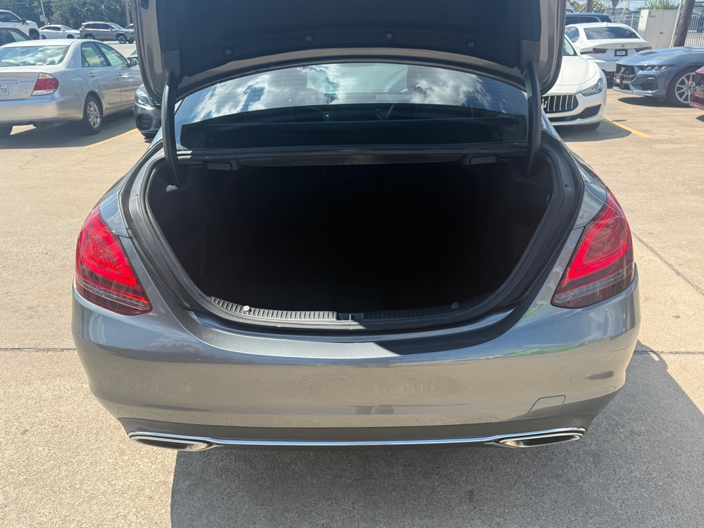 Photo 10 of this MERCEDES-BENZ C-CLASS