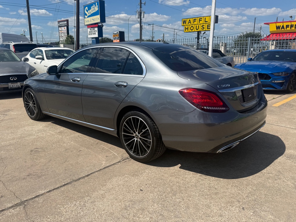 Photo 5 of this MERCEDES-BENZ C-CLASS