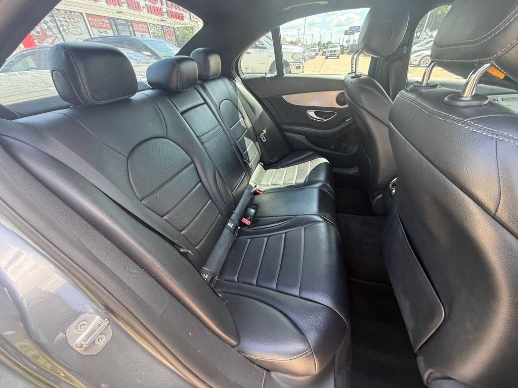 Photo 18 of this MERCEDES-BENZ C-CLASS