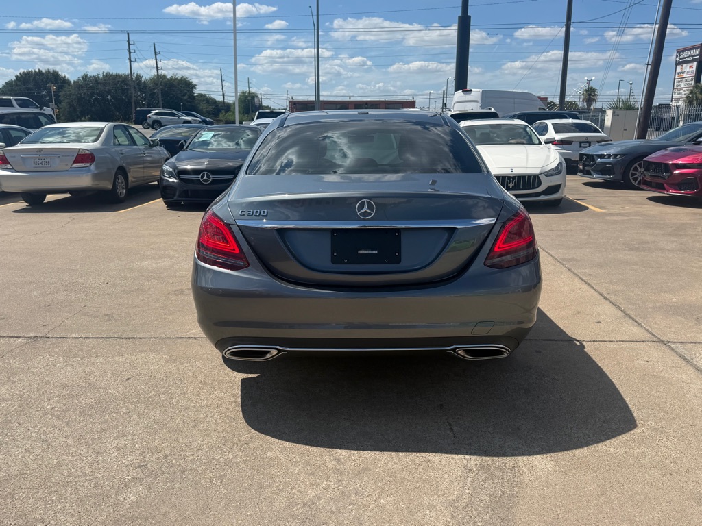Photo 6 of this MERCEDES-BENZ C-CLASS