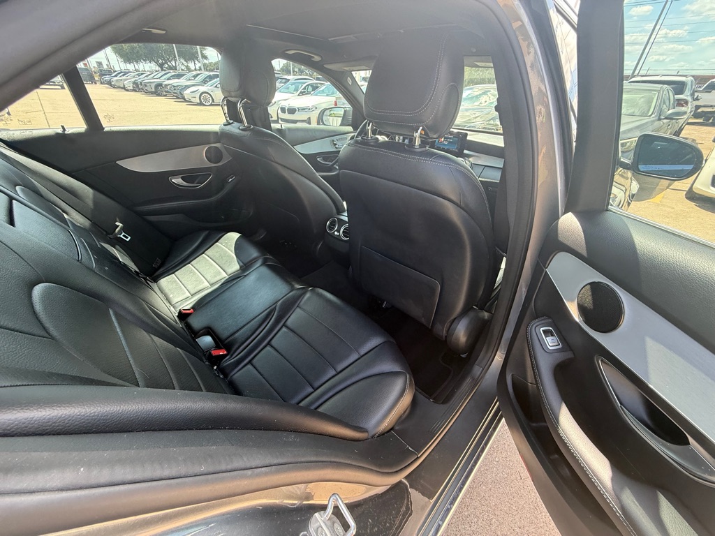 Photo 17 of this MERCEDES-BENZ C-CLASS
