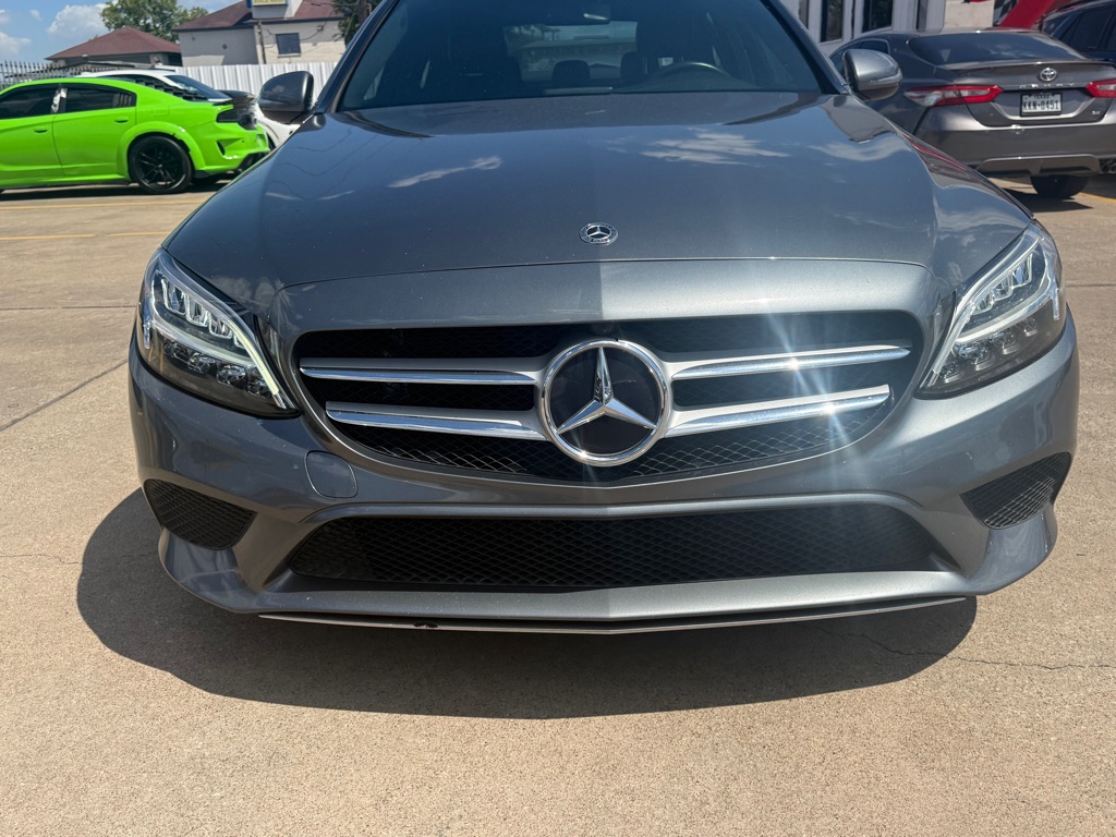 Photo 2 of this MERCEDES-BENZ C-CLASS