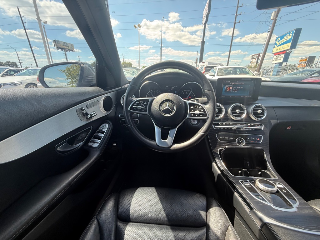Photo 24 of this MERCEDES-BENZ C-CLASS