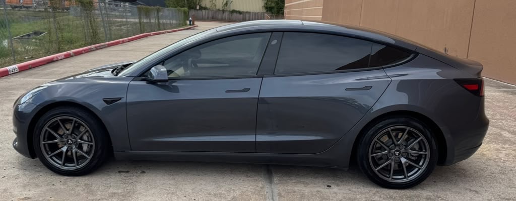 Photo 7 of this TESLA MODEL 3