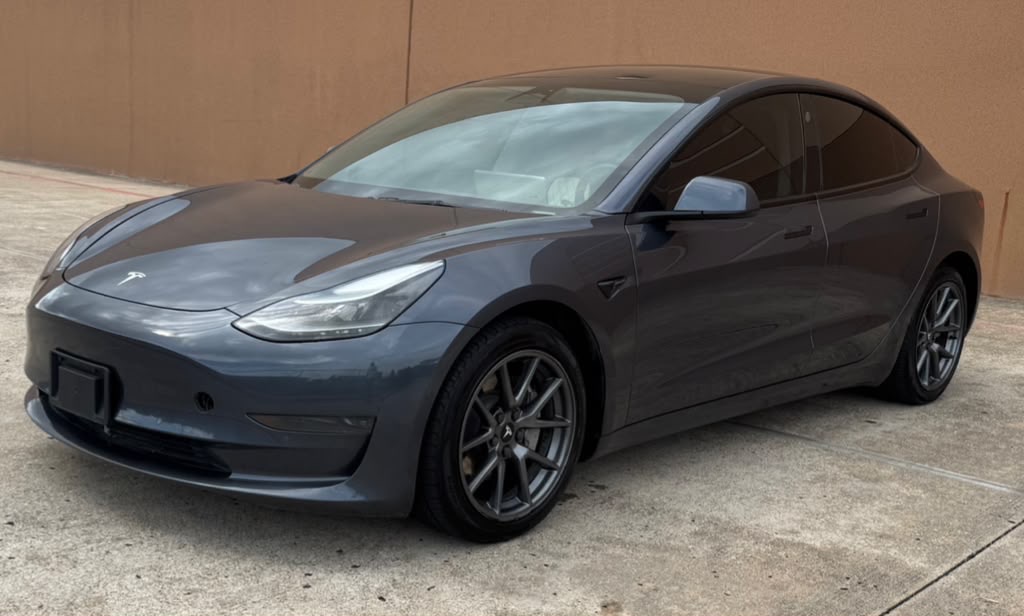 Photo 2 of this TESLA MODEL 3