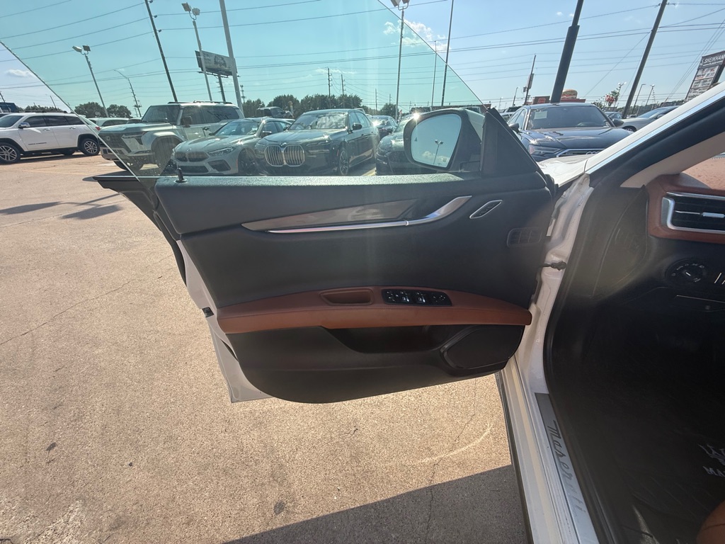 Photo 17 of this MASERATI GHIBLI