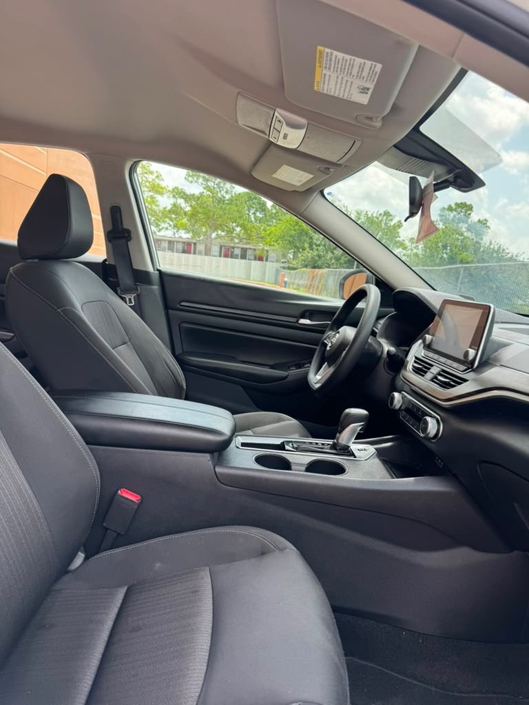 Photo 10 of this NISSAN ALTIMA