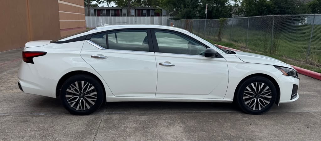 Photo 8 of this NISSAN ALTIMA