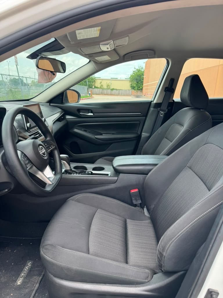 Photo 9 of this NISSAN ALTIMA