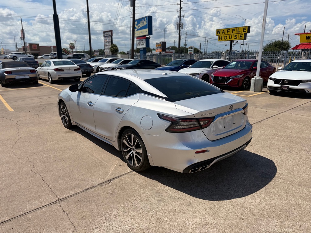 Photo 9 of this NISSAN MAXIMA