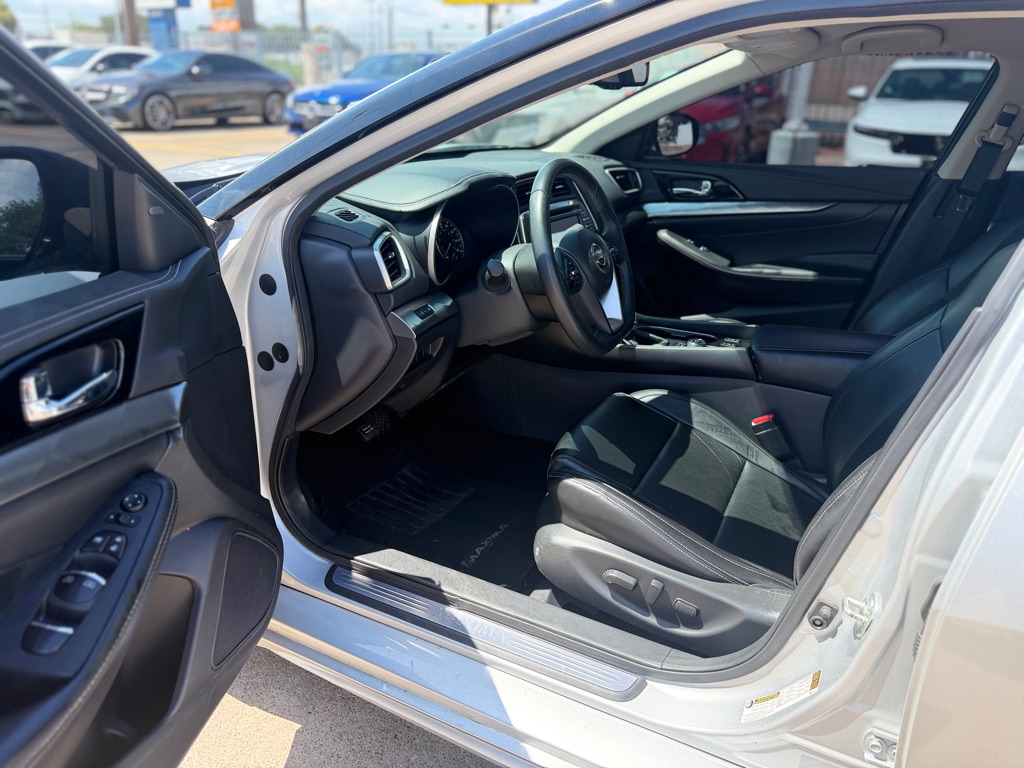 Photo 13 of this NISSAN MAXIMA