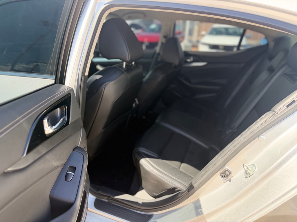 Photo 10 of this NISSAN MAXIMA