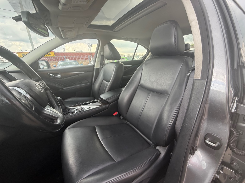 Photo 11 of this INFINITI Q50