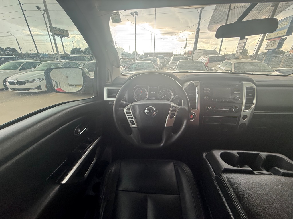 Photo 21 of this NISSAN TITAN