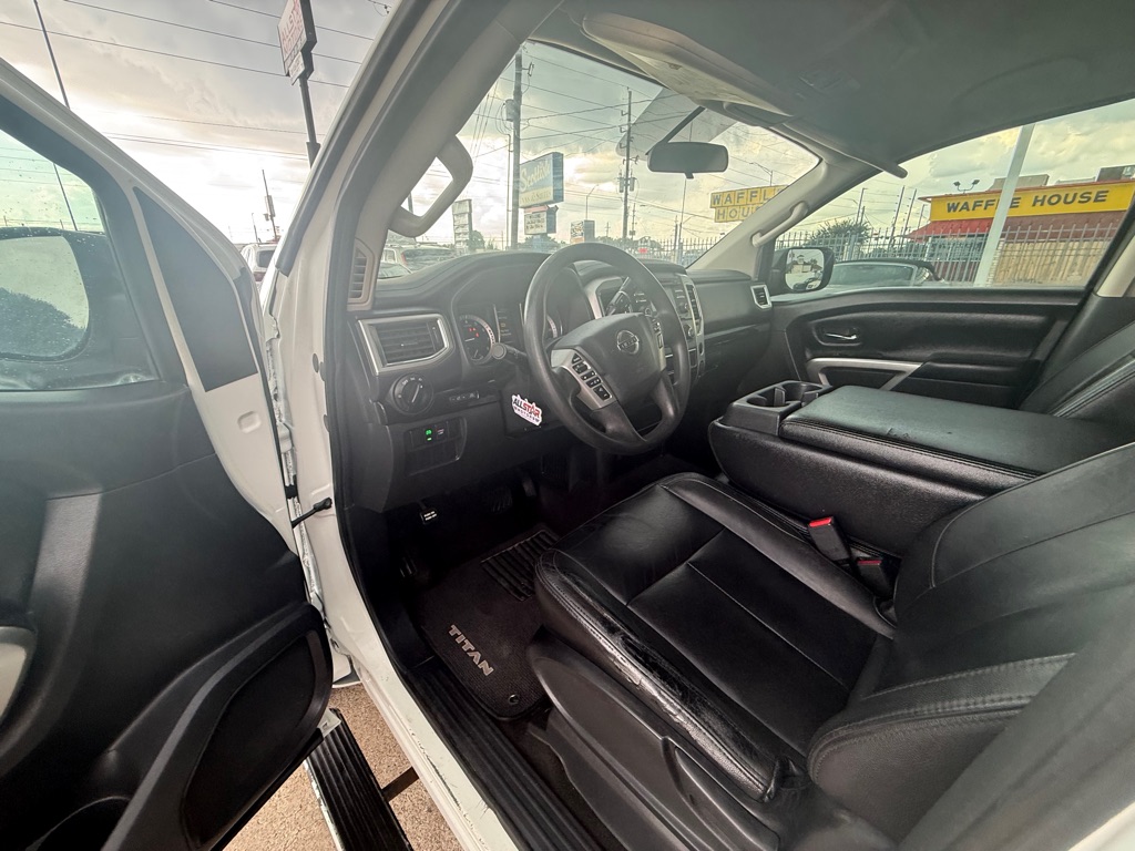 Photo 11 of this NISSAN TITAN