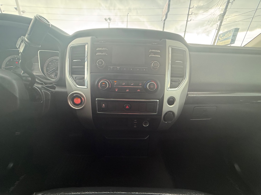 Photo 20 of this NISSAN TITAN