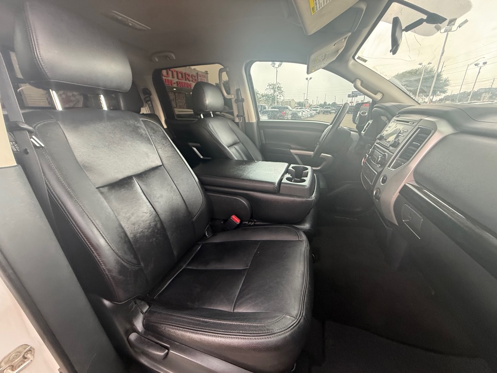 Photo 17 of this NISSAN TITAN