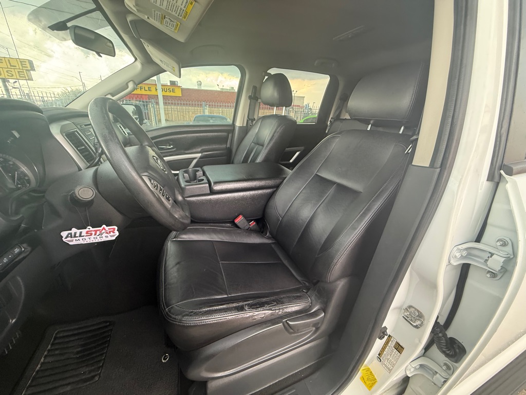 Photo 10 of this NISSAN TITAN