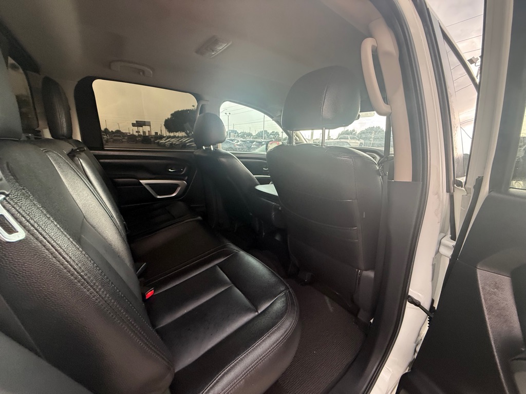 Photo 14 of this NISSAN TITAN