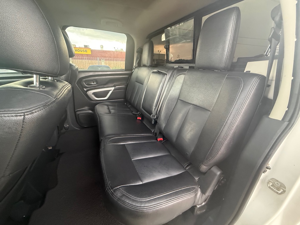 Photo 13 of this NISSAN TITAN