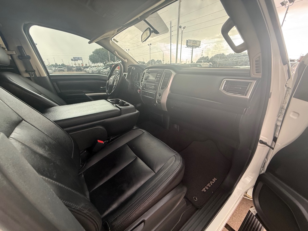 Photo 16 of this NISSAN TITAN