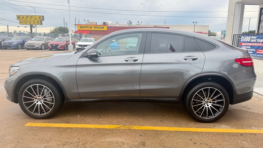 Photo 4 of this MERCEDES-BENZ GLC