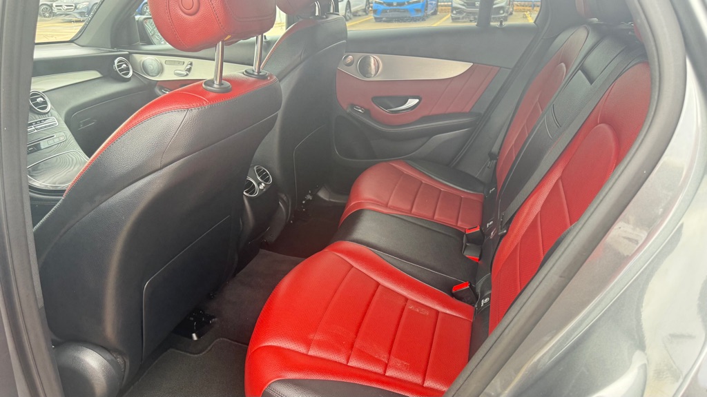 Photo 13 of this MERCEDES-BENZ GLC