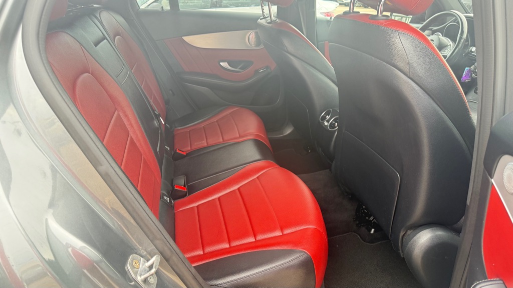 Photo 15 of this MERCEDES-BENZ GLC