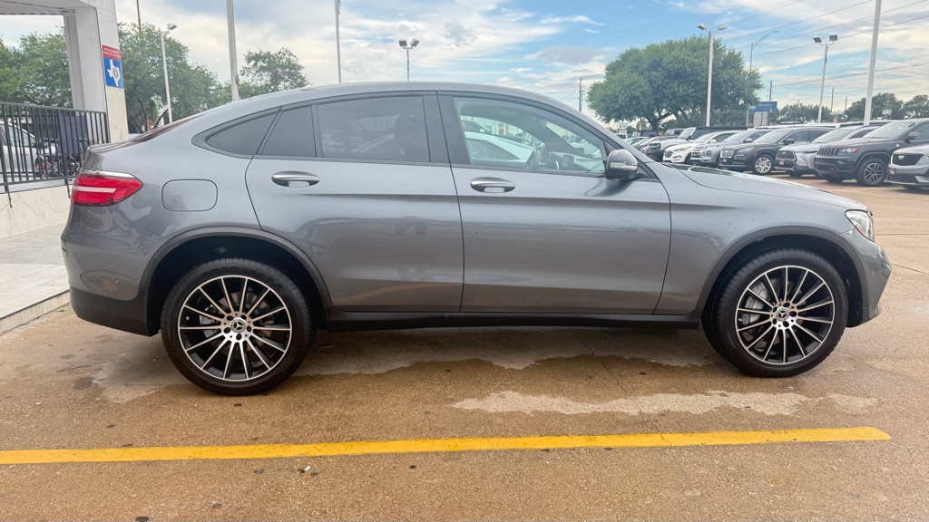 Photo 7 of this MERCEDES-BENZ GLC