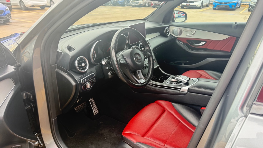 Photo 10 of this MERCEDES-BENZ GLC