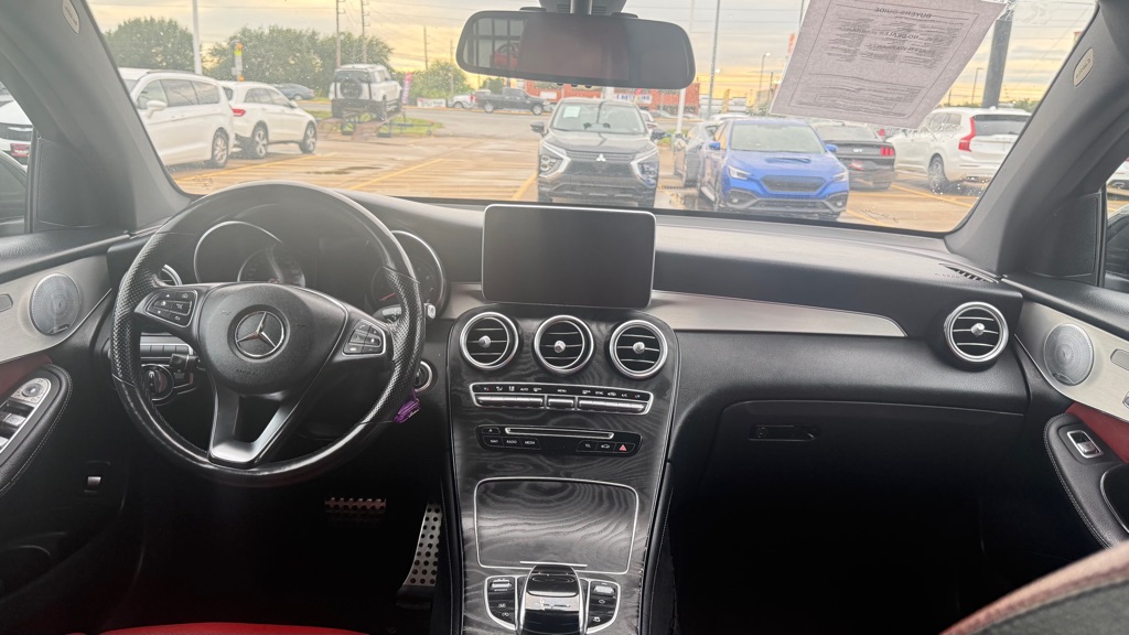 Photo 18 of this MERCEDES-BENZ GLC
