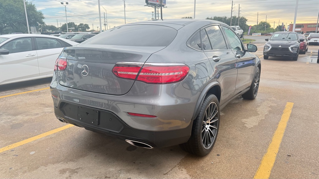 Photo 6 of this MERCEDES-BENZ GLC