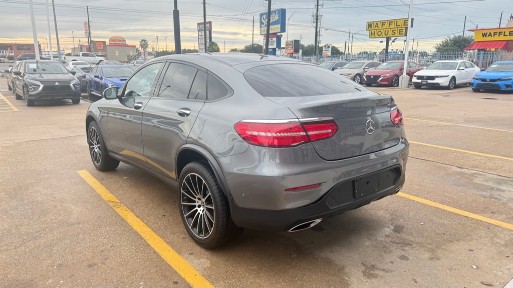Photo 5 of this MERCEDES-BENZ GLC