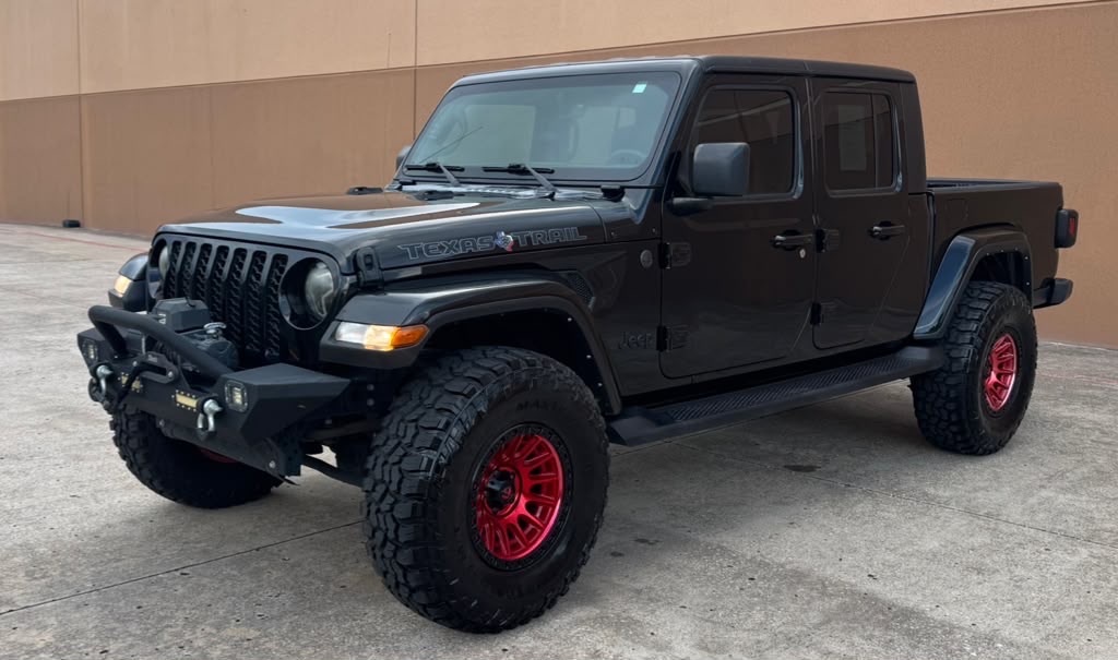 Photo 2 of this JEEP GLADIATOR