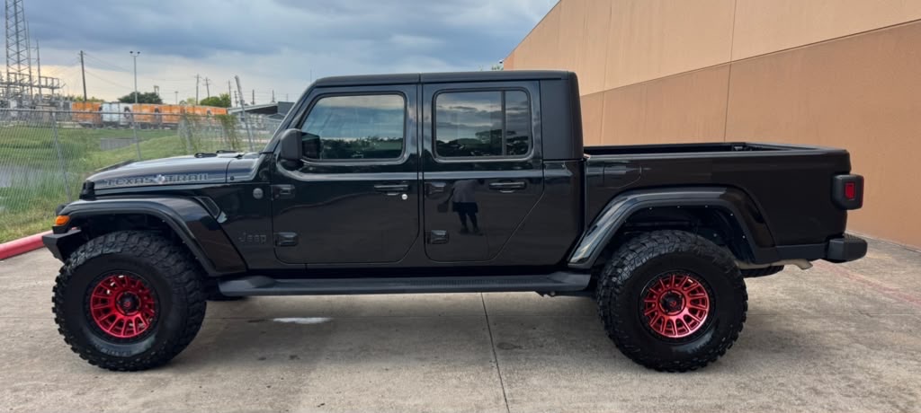Photo 7 of this JEEP GLADIATOR