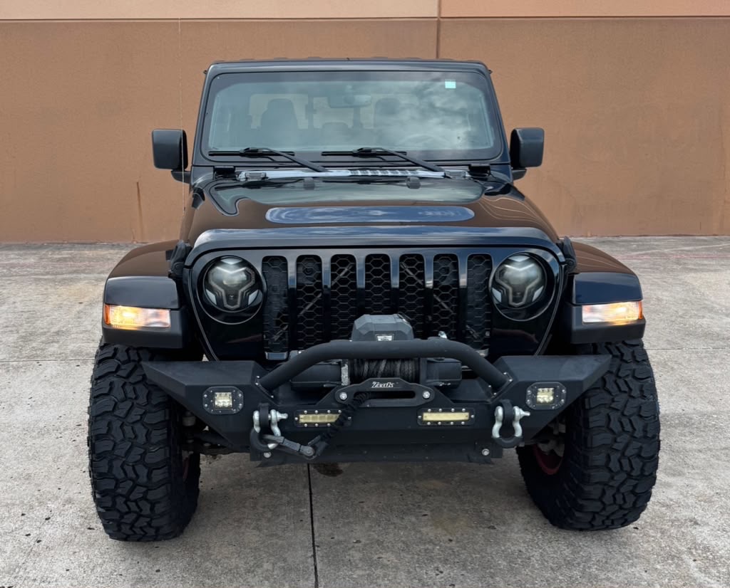 Photo 5 of this JEEP GLADIATOR