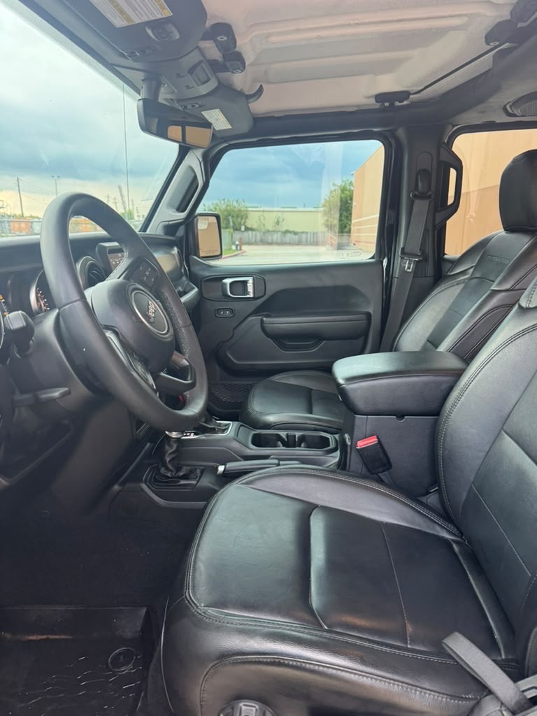 Photo 12 of this JEEP GLADIATOR