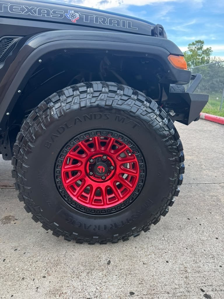 Photo 10 of this JEEP GLADIATOR