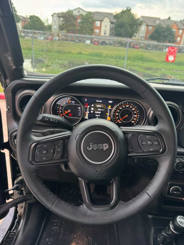 Photo 18 of this JEEP GLADIATOR