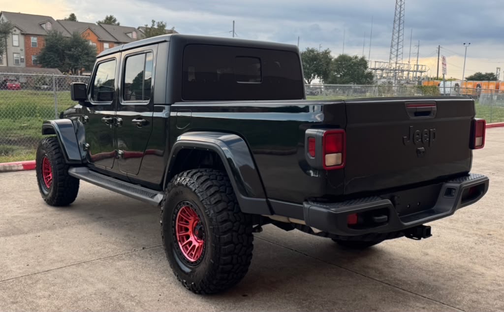 Photo 3 of this JEEP GLADIATOR