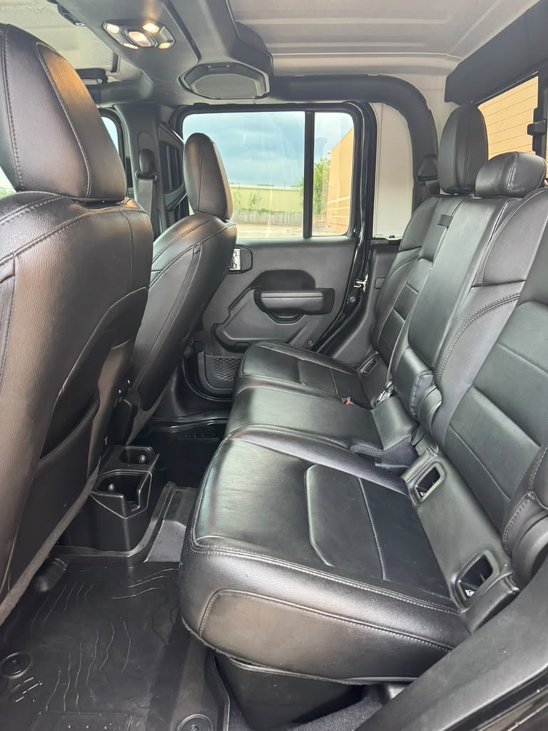 Photo 15 of this JEEP GLADIATOR