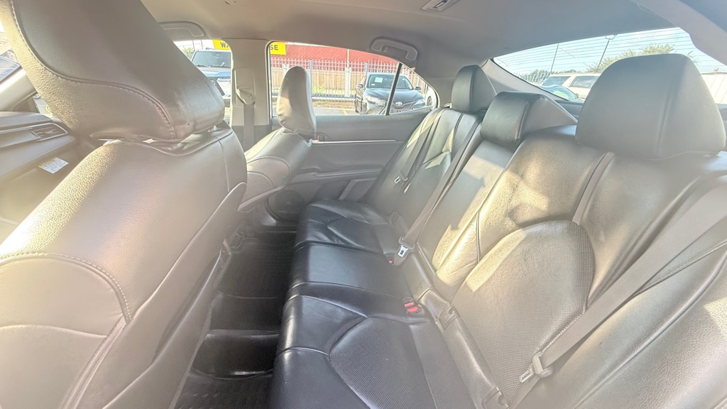 Photo 13 of this TOYOTA CAMRY HYBRID
