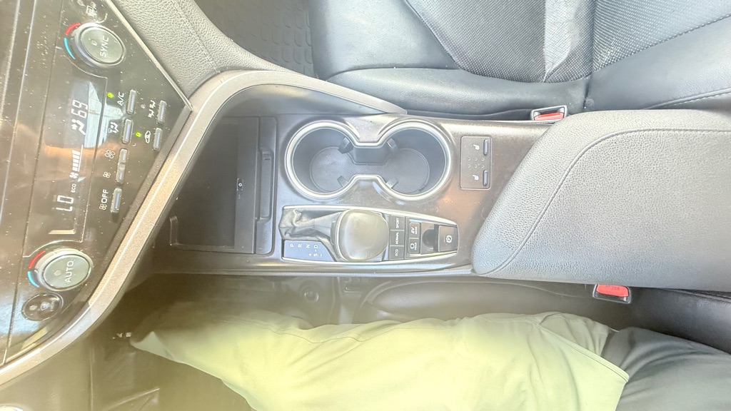Photo 25 of this TOYOTA CAMRY HYBRID
