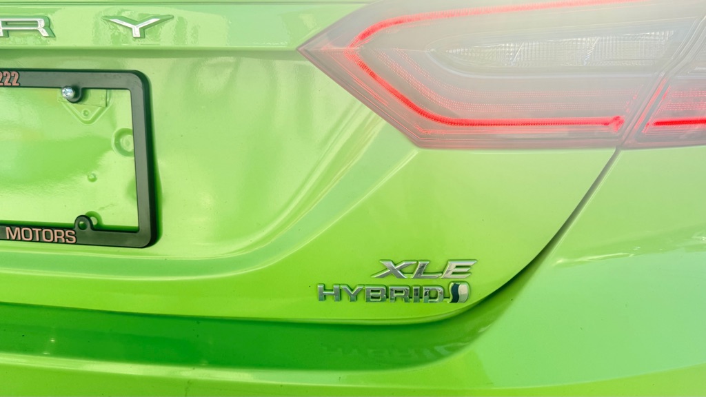 Photo 8 of this TOYOTA CAMRY HYBRID