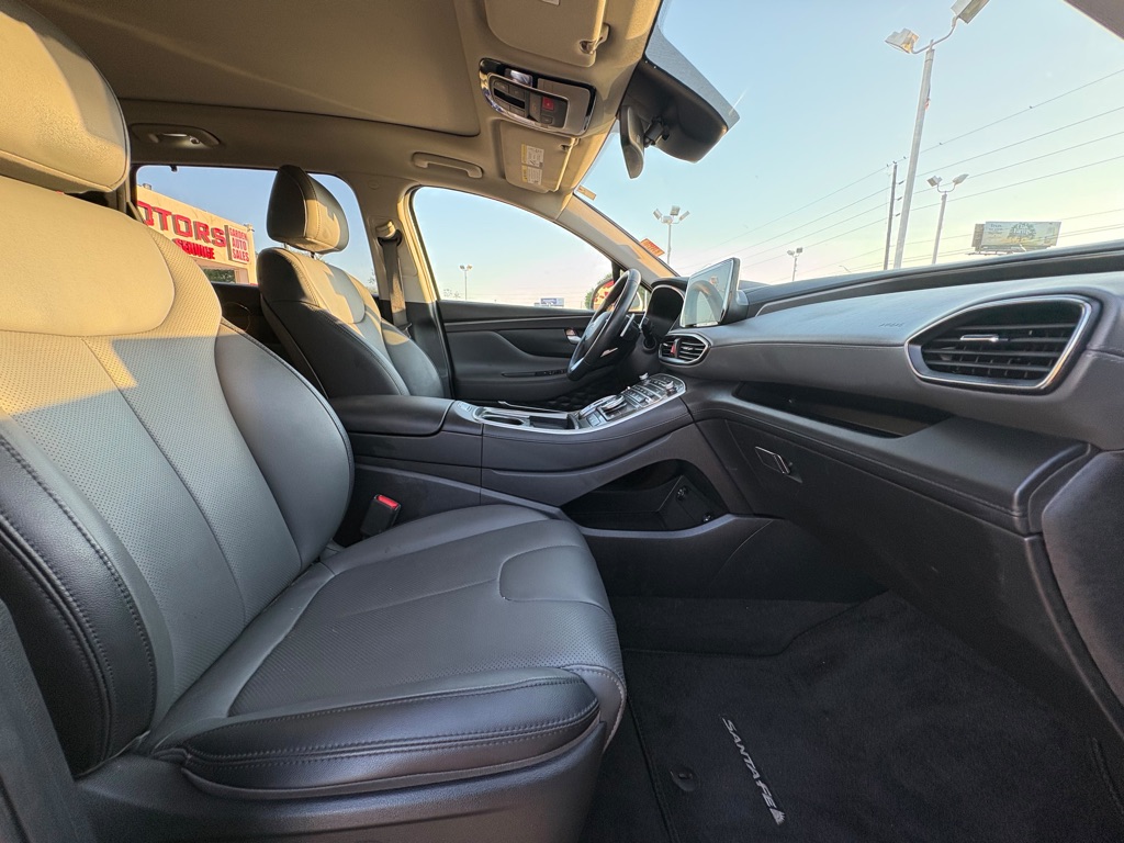 Photo 13 of this HYUNDAI SANTA FE